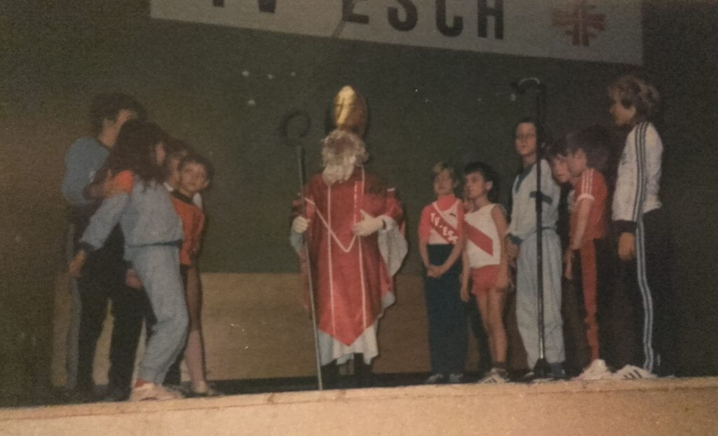 Der Nikolaus bei der Weihnachtsfeier des TV Esch 1985